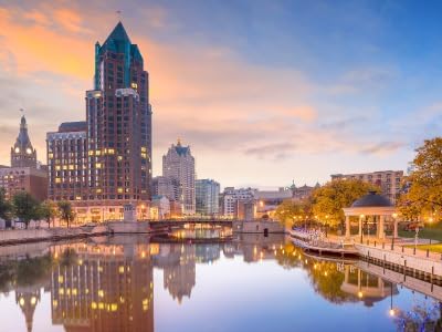 Milwaukee Outdoor Escape Room | Real City Scavenger Hunt | Gifts for Adults & Families | 1-6 Players 2-3 Hours 1.5 Miles Walking Distance