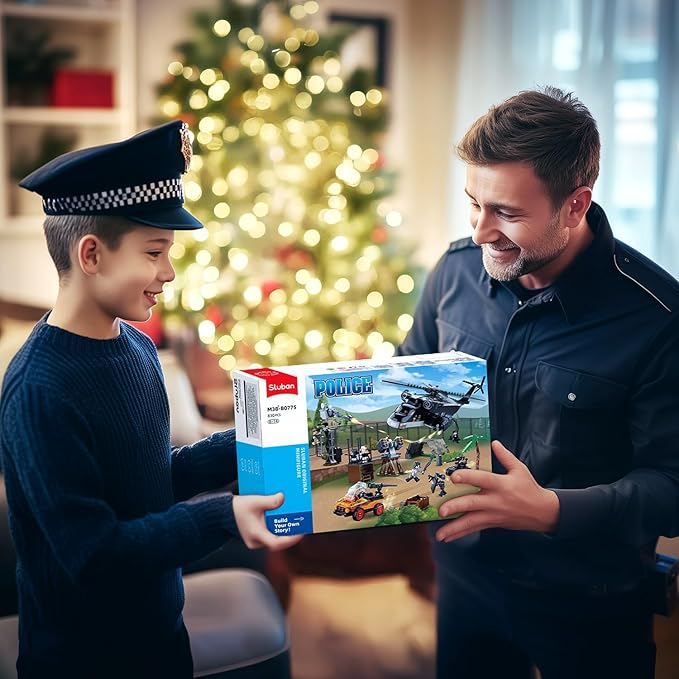 City SWAT Building Set - 7 Minifigures Helicopter Police Car & 830 Pieces - Compatible with Lego City Police Station - Gift for Boys & Girls Aged 6+