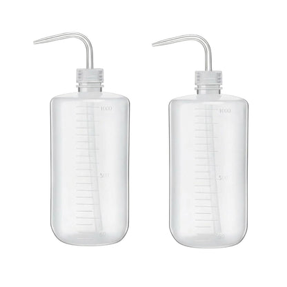 2PCS 1000ml/34 oz Plastic Squeeze Bottle With Measuring Refillable Bent Tip Wash Cleaning Liquids Water Storage Containers Pot Holder Portable Safety Garden Home Kitchen Supply (White)