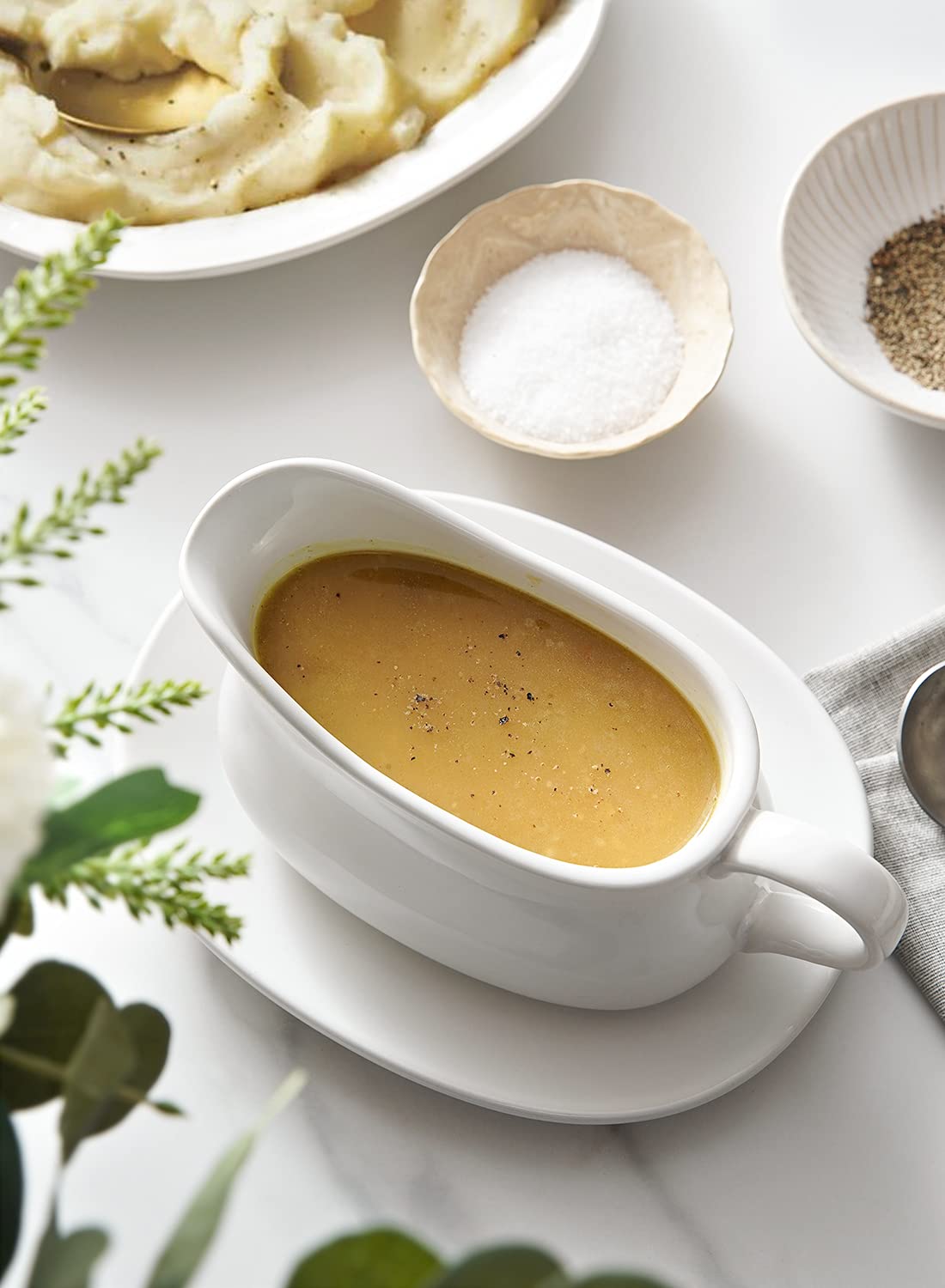 LE TAUCI 17oz Gravy Boat with Saucer Stand, Set of 1, Ceramic Sauce Boat with Tray for Salad Dressings, Creamer, Broth, Black Pepper, White