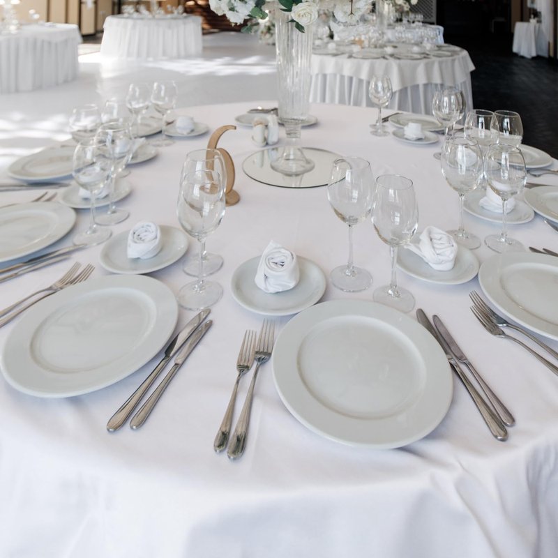 Fitable 6 Pack White Round Table Clothes - 70 Inches in Diameter - Stain Resistant and Washable Tablecloths, Polyester Fabric Table Covers for Wedding, Party, Banquet, Gathering