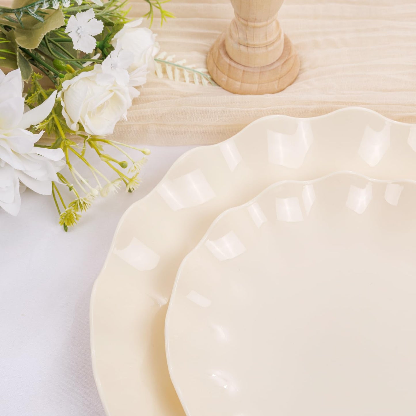 LIYH 24pcs Plastic Plates Reusable,Unbreakable Dinner Plates, Scalloped Plastic Plates, Dishwasher Safe,Ivory Plate Sets Perfect for Parties, Birthday, Picnics, BPA Free(12Guests)