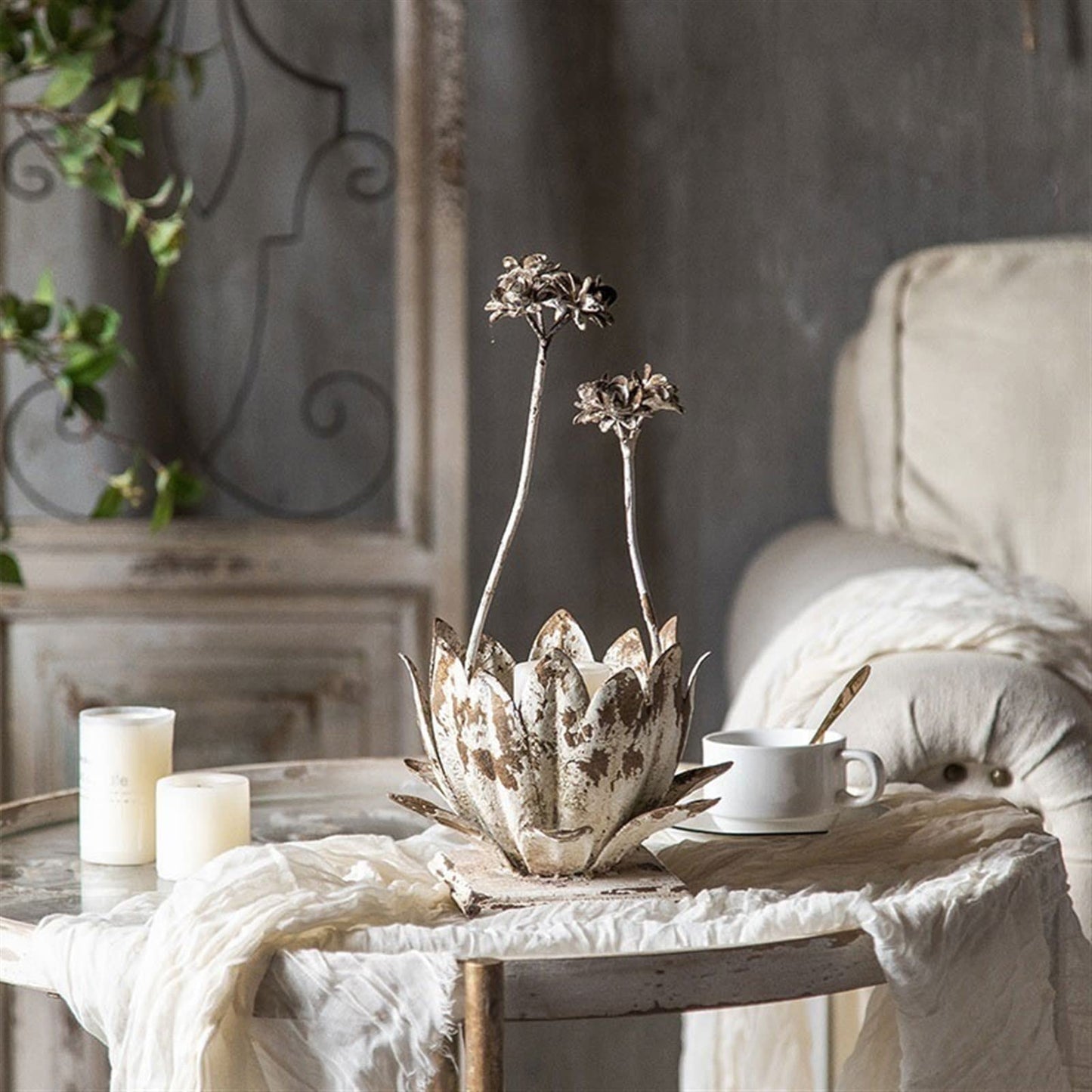 YUHUAWF Candle Holderss European Style Retro Flower Candlestick Iron Tabletop Decorative Ornaments Wedding Party Decoration Shooting Props Decorative Candlestick
