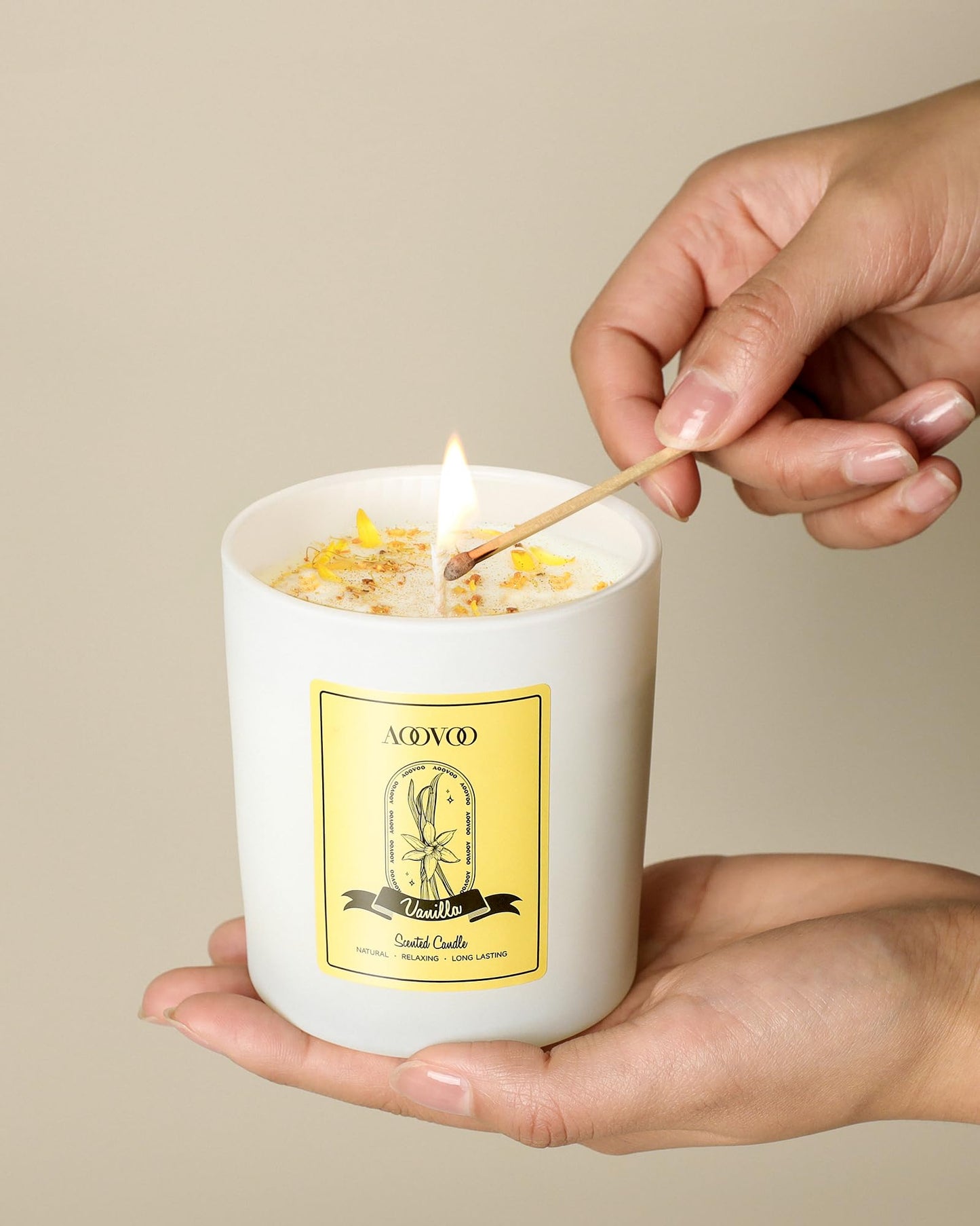 AOOVOO Vanilla Scented Candles for Women - Aromatherapy Candle with Crystals Inside, 10oz Soy Candles for Home Scented, Birthday Gifts Valentines Day Candle for Women Mom