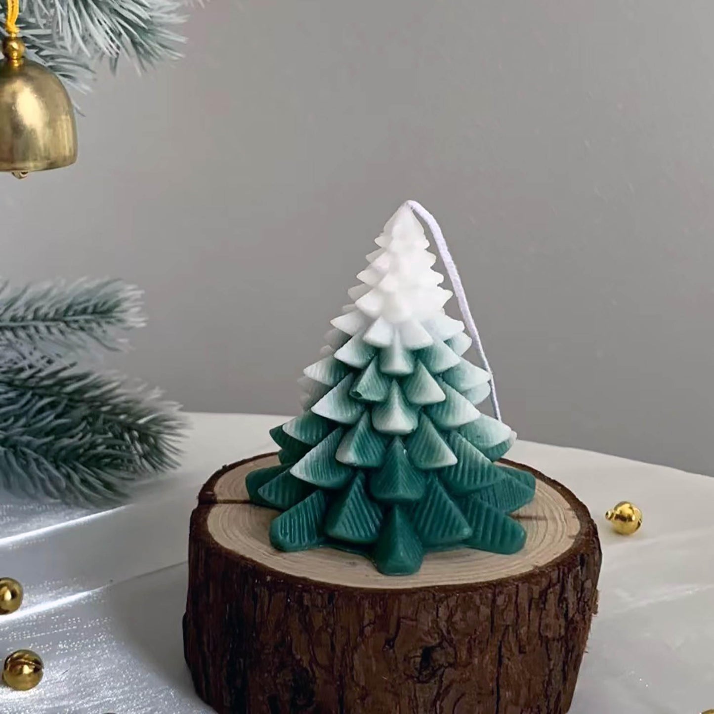 Cooary Christmas Juniper Scented Candle Xmas Tree Glove and Elk Shaped Soy Wax Candles
