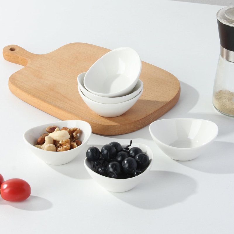 UIBFCWN Ceramic Dipping Bowls, 1.7 Oz Ceramic Soy Sauce Dishes, Porcelain Dipping Sauce Cup Pinch Bowls, Mini Bowl for Side Dishes ketchup Condiment Server Charcuterie BBQ and Party, 50 Pack