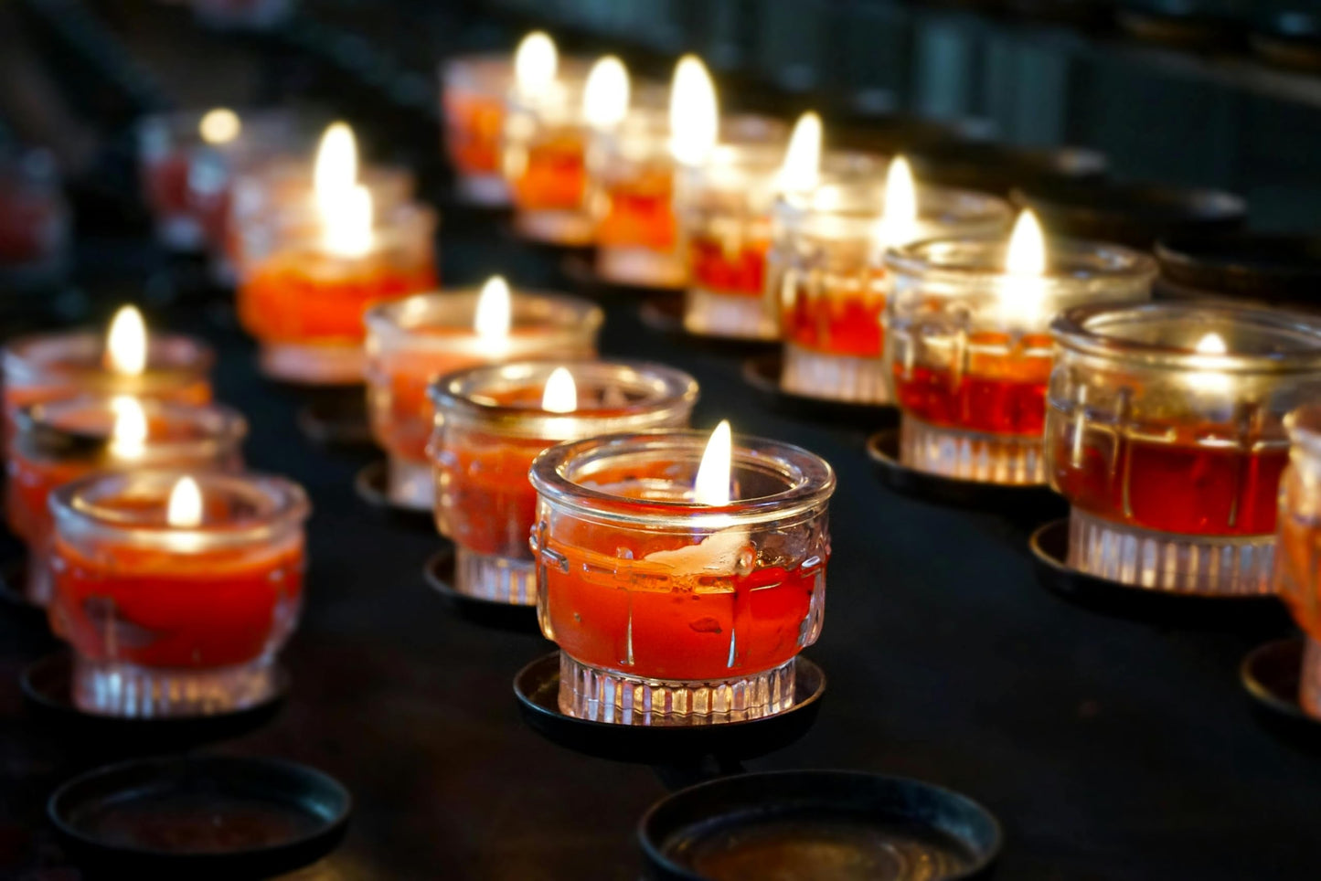 Hope Kart Magic Floating Diyas in Water Oil Bowl Wicks Batti Base Parsi Vat Foil Tealight Candles for Pooja Decoration, Round, Silver, 2 cm Diameter (100)