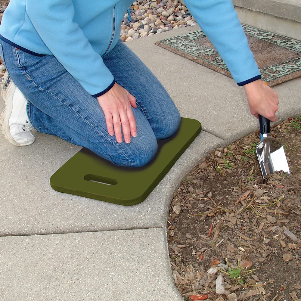 Fiskars Garden Kneeling Pad, 11" x 18" Lightweight and Thick EVA Foam Knee Cushion with Handle for Gardening, Cleaning, or Construction - Moisture and Rip Resistant, Gardening Supplies, Green