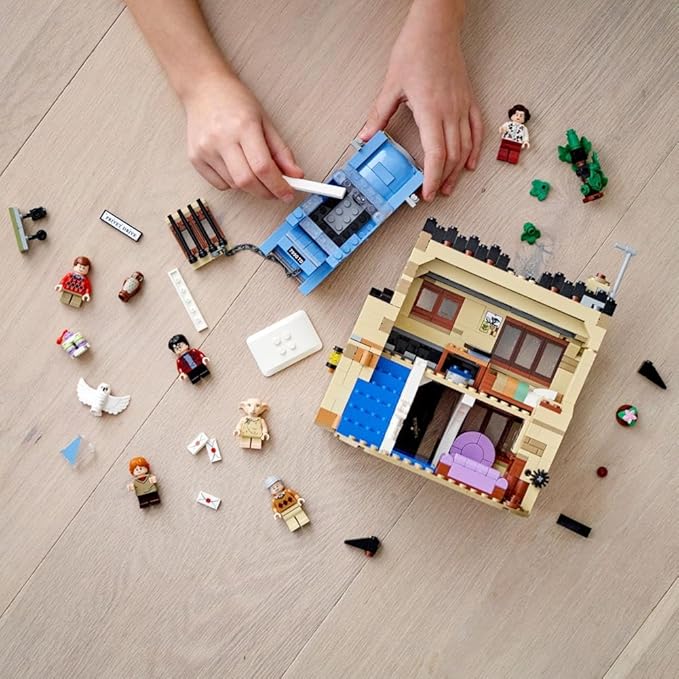 LEGO Harry Potter 4 Privet Drive 75968 House and Ford Anglia Flying Car Toy Wizarding World Gifts for Kids Girls &amp Boys with Harry Potter Ron Weasley Dursley Family and Dobby Minifigures
