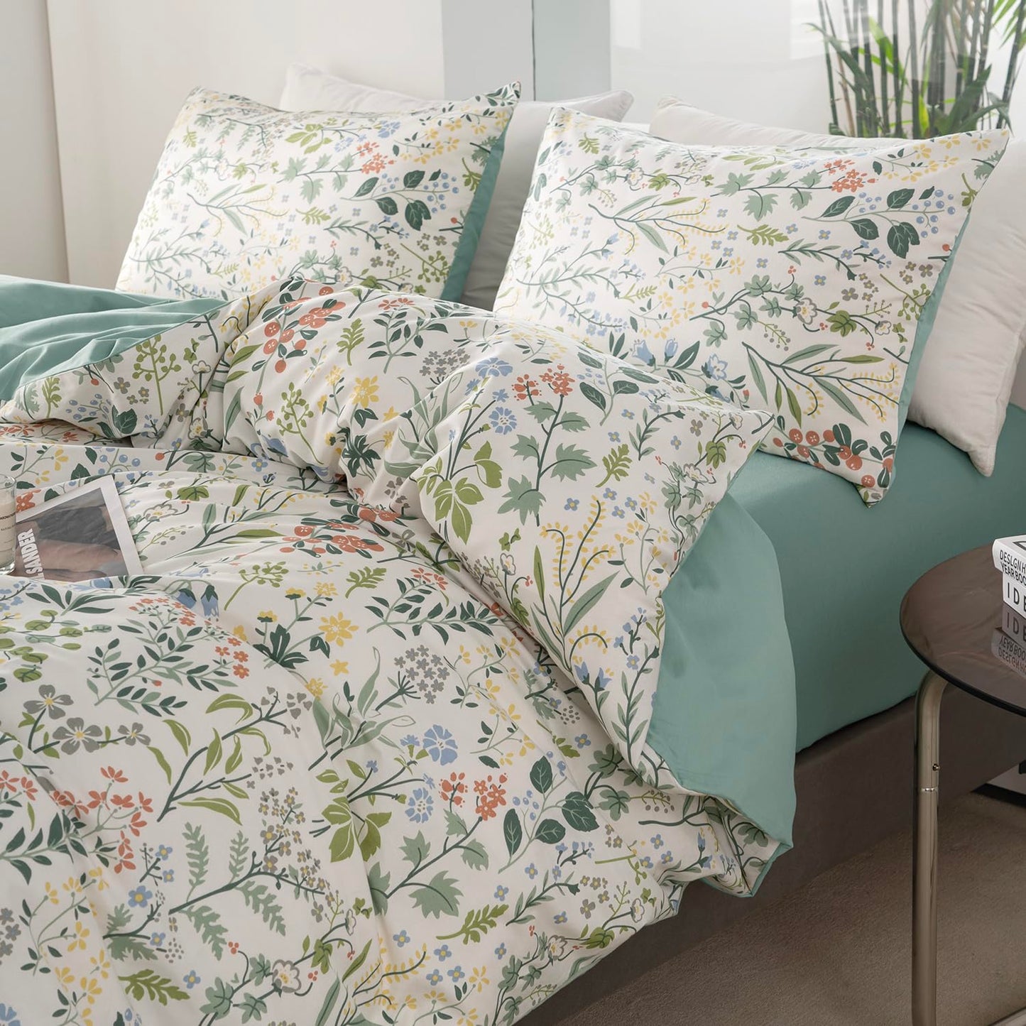 BUPIRD Queen Floral Comforter Set Soft Cute Floral Bedding Comforter Sets Garden Style Red Flower Print Botanical Flowers Comforter Set for All Seasons 1 Comforter and 2 Pillowcases
