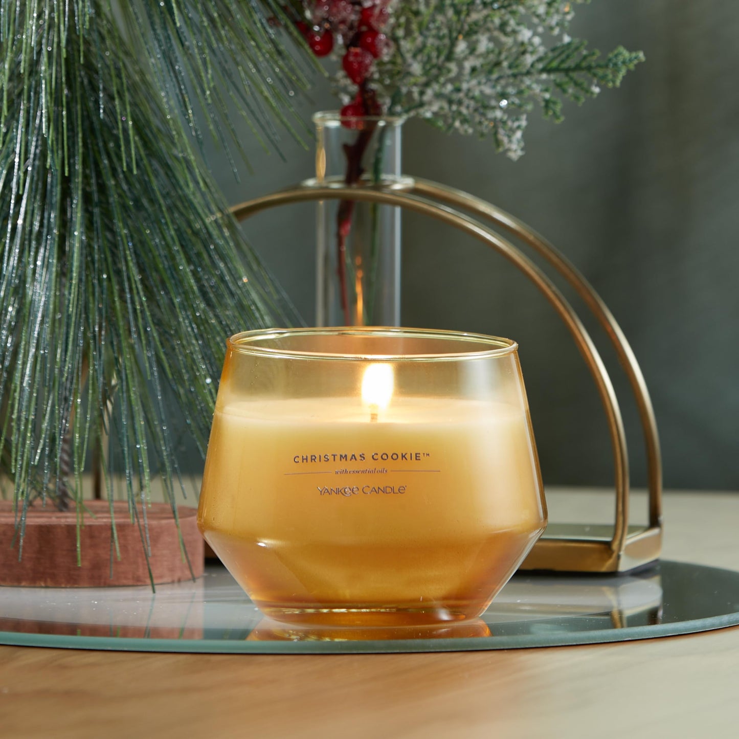 Yankee Candle Studio Scented Candle | Christmas Cookie Medium Candle | Long Burning Candles: 35-50 Hours | Stylish Glass Vessel Design with Cream Wax | Perfect Gifts