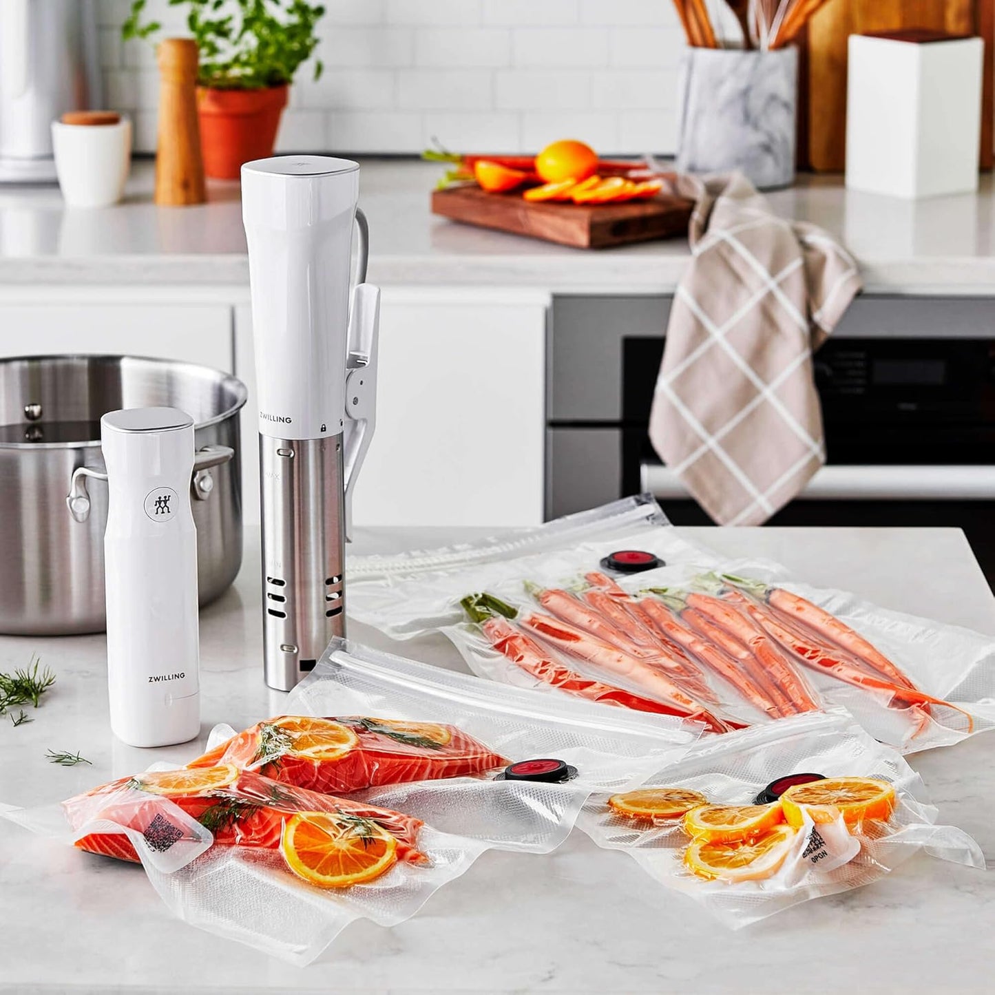 ZWILLING Fresh & Save Set 30-pc Vacuum Sealer Bag for Food, 1/2 Gallon, Sous Vide Bag, Reusable Food Storage Bag for Meal Prep, Reusable Snack Bags, Dishwasher Safe, Small, Clear