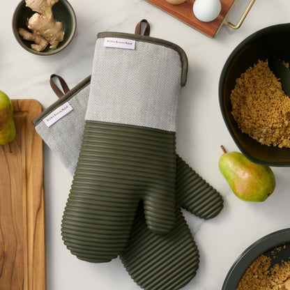 KITCHENAID® Evergreen Design Series Herringbone Ribbed Soft Silicone Oven Mitts 2-Pack Set, Heat Resistant up to 500°F, Flexible & Waterproof, Deep Forest Green, 7"x14"