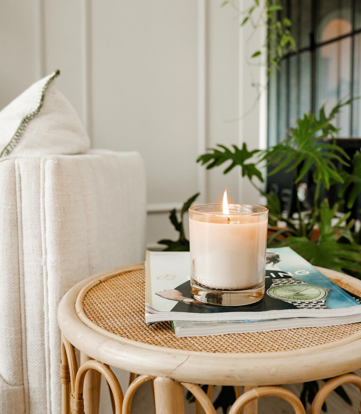 Votivo White Tea & Bergamot 10 oz Signature Candle | Soy Wax Blend | Luxury Glass Jar & Box | Home Decor |Gifts | Highly Scented