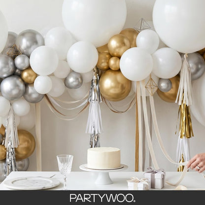 PartyWoo White Balloons 100pcs Different Sizes Pack of 18 12 10 5 Inch Matte White Latex Balloon Arch Kit Garland for Wedding Bridal Graduation Baby Shower Birthday Party Decorations White-Y13