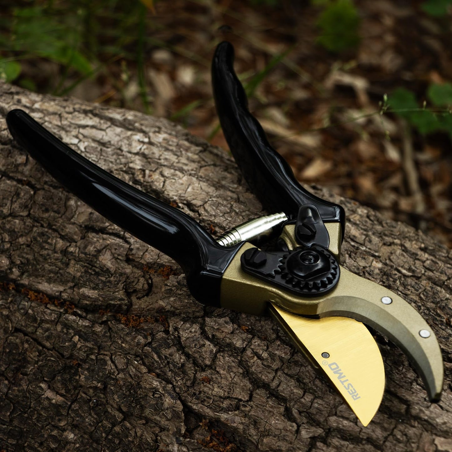 RESTMO 8.6" Professional Pruning Shears, Premium Titanium SKS5 Steel Blade for Long-Lasting Sharpness, Forged Aluminum Handles for Durability, Bypass Pruners for Gardening, Clippers & Scissor Tool