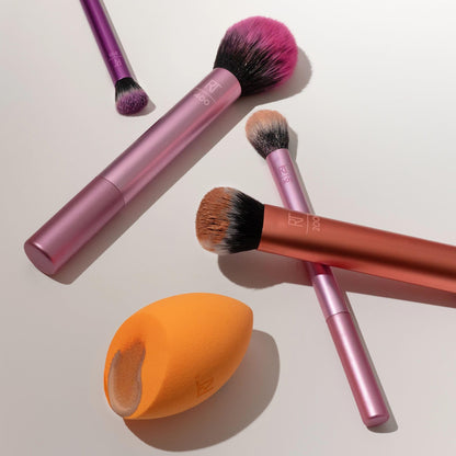 Real Techniques 5 Piece Everyday Essentials Makeup Brush Set, Includes 4 Brushes & Makeup Sponge, For Foundation, Blush, Bronzer, Contour, Eyeshadow, & Powder, Travel Gift Set, Cruelty-Free & Vegan