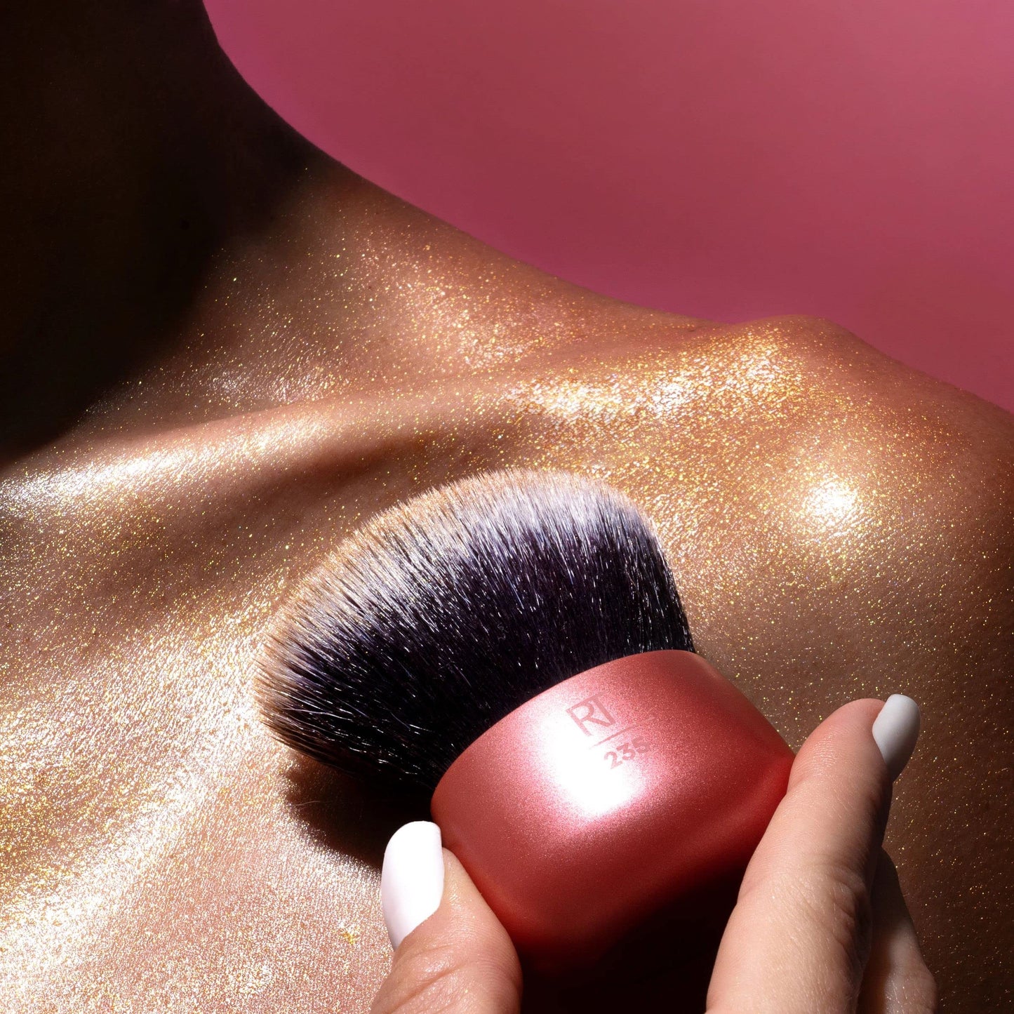 Real Techniques Foundation Makeup Blender, Kabuki Brush For Face or Body Makeup, Works With Liquid or Cream Foundation, No Handle, Blend & Buff Makeup, Dense Synthetic Bristles, 1 Count