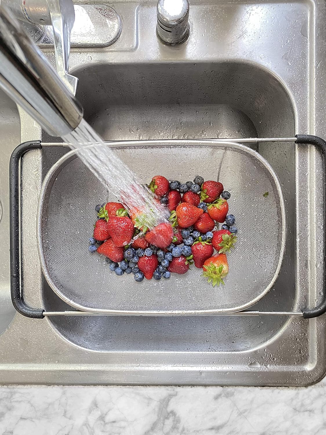 Makerstep Over the Sink Colander Strainer Basket Stainless Steel, For Kitchen Sink with Rubber Grip, Fine Mesh, Large Kitchen Gadgets Tools, Expandable Home Kitchen Essentials