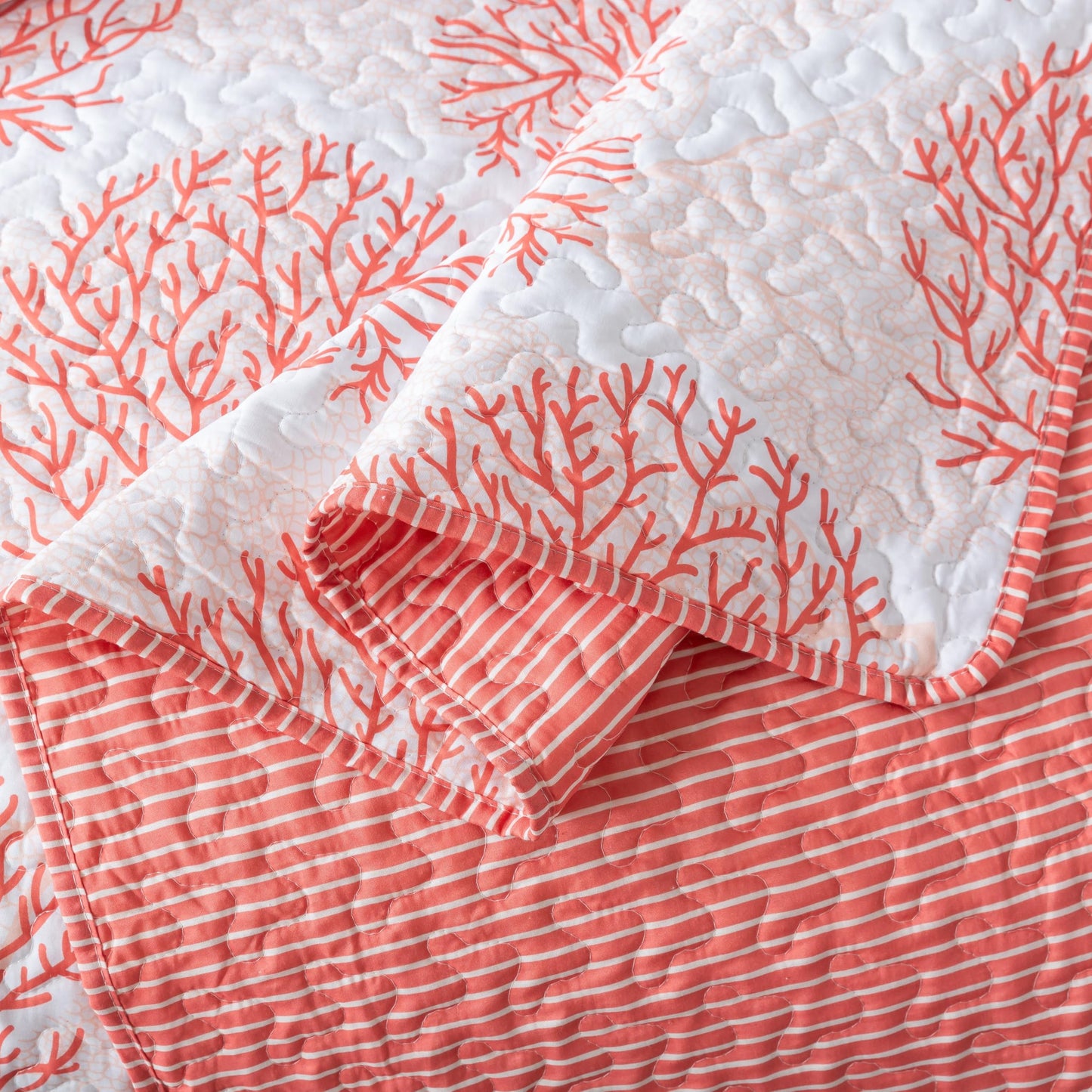 Soul & Lane Coastal Quilt Set - Twin and 1 Sham, Quilted Coastal Bedspread with Beach Theme, Ocean Bedding Set, Summer Nautical Quilt, Beachy Comforter with Tropical Motif, Sea of Coral