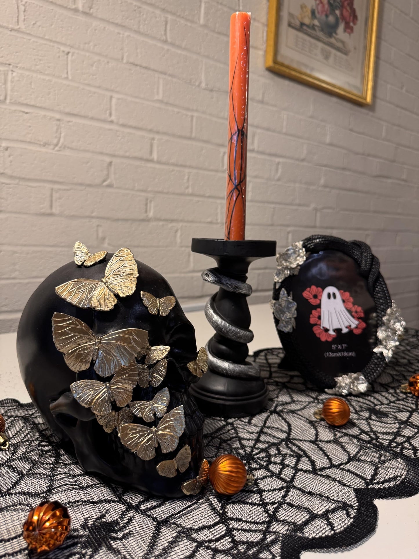 Set-Gothic Skull Decoration Set – 3 Piece Home Décor with Black Skull and Gold Butterflies, Candle Holder, and Photo Frame – Spooky Tabletop Decorations for Haunted House or Party”